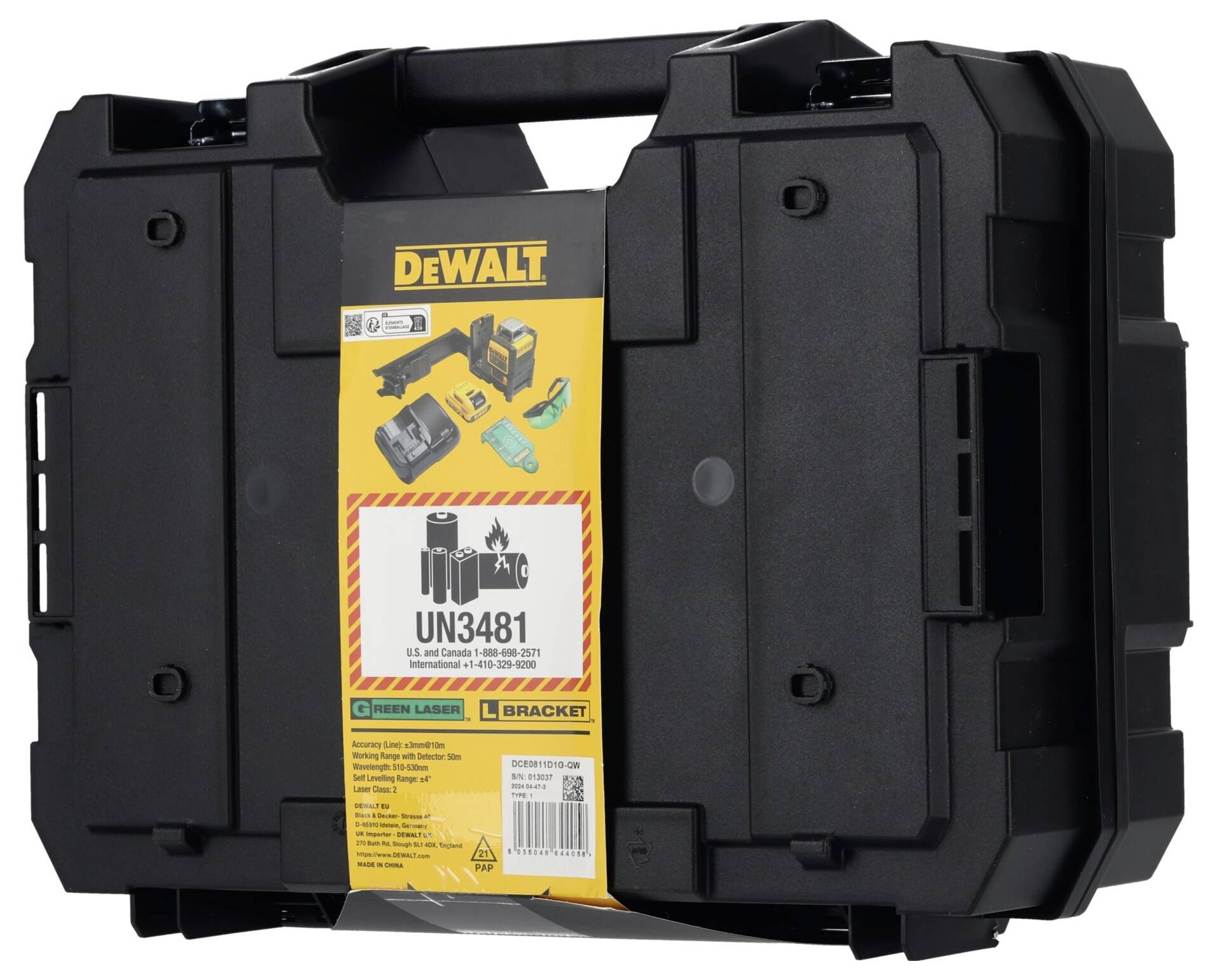 Zwarte gereedschapskoffer van DeWalt met veiligheids- en productinformatie op het etiket, geschikt voor boormachines en toebehoren.