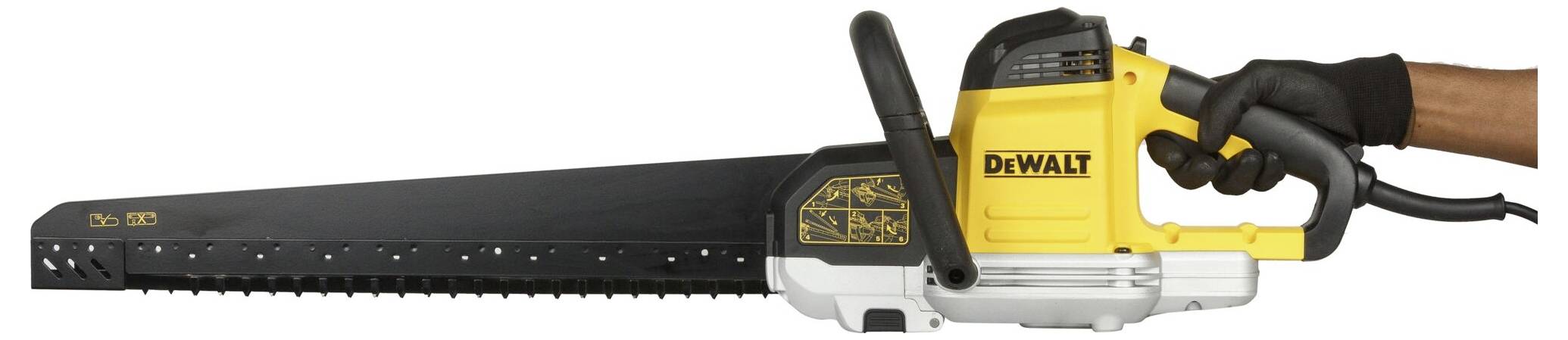 Een geel elektrisch gereedschap met een zwarte handgreep, een lange kling, wordt vastgehouden in een gehandschoende hand.