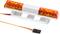 LED-lamp met een transparant wit behuizing en oranje afdekplaten. Een kabel verbindt de lamp met een stekker.