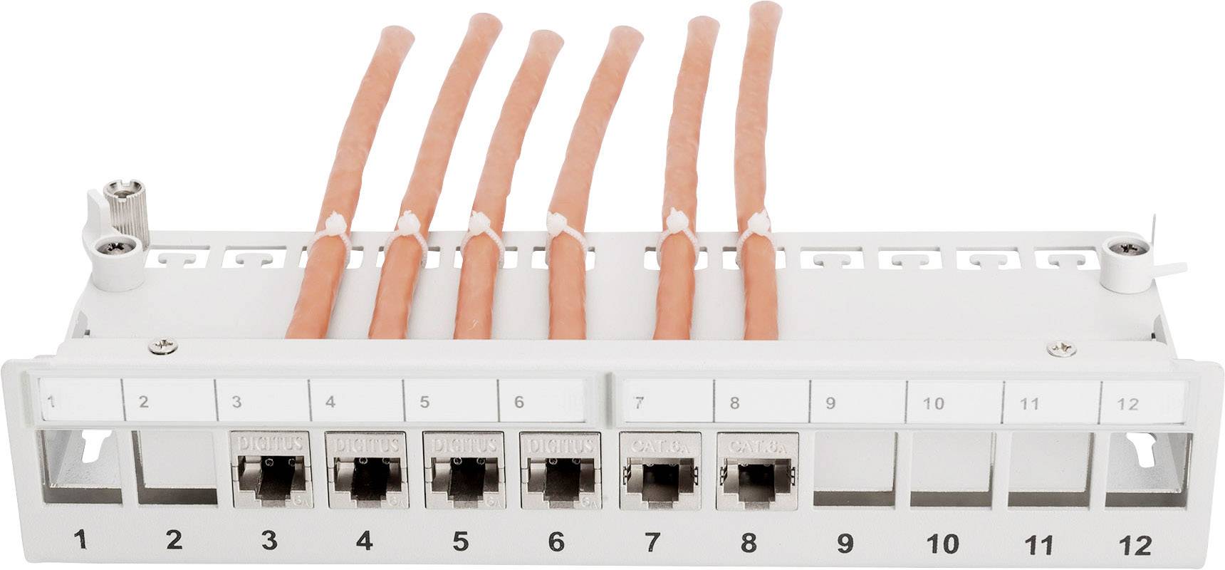 Een patchpanel met zes aangesloten oranje kabels en vrije poorten, genummerd van 1 tot 12, voor netwerkaansluiting.