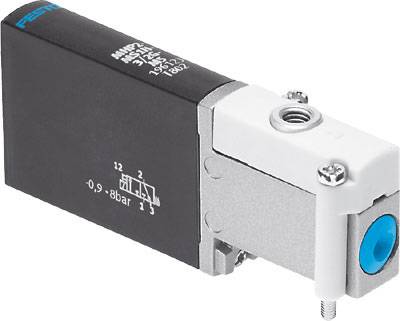Een elektrisch gestuurd pneumatisch ventiel met drie aansluitingen, behuizing in zwart-grijs en blauwe aansluiting, geschikt voor drukregeling.
