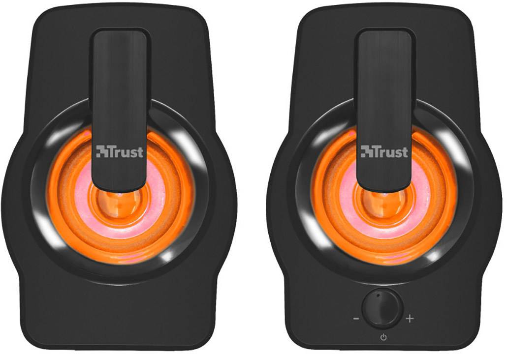 Zwarte luidsprekers met oranje oplichtende LED-ringen, merk Trust. Linker luidspreker met logo, rechter luidspreker met volumeregelaar.