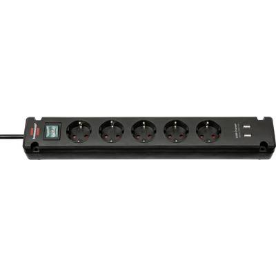 Zwart stroomverdeler met zes stopcontacten met verlichte schakelaar aan de linkerkant en twee USB-laadpoorten aan de rechterkant.