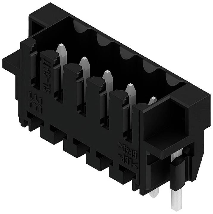 Een zwarte, rechthoekige stekker met meerdere metalen pinnen, voor een veilige elektrische verbinding tussen apparaten.