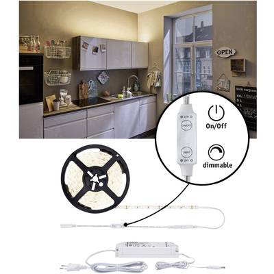 LED-lichtstrip geïnstalleerd in keuken, toont geregelde helderheid met dimfunctie. Inclusief voedingsadapter en afstandsbediening.