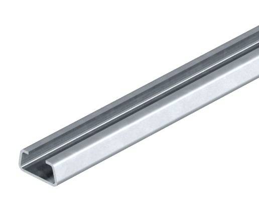Een grijs metalen U-profiel, typisch gebruikt voor bouw- of montagedoeleinden.