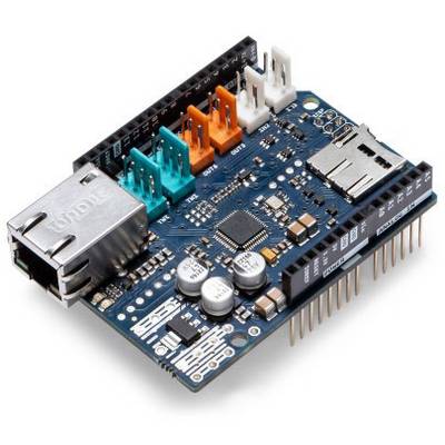 Een blauw elektronisch bord met verschillende aansluitingen, waaronder een Ethernet-poort en gekleurde connectoren, evenals een SD-kaartslot.