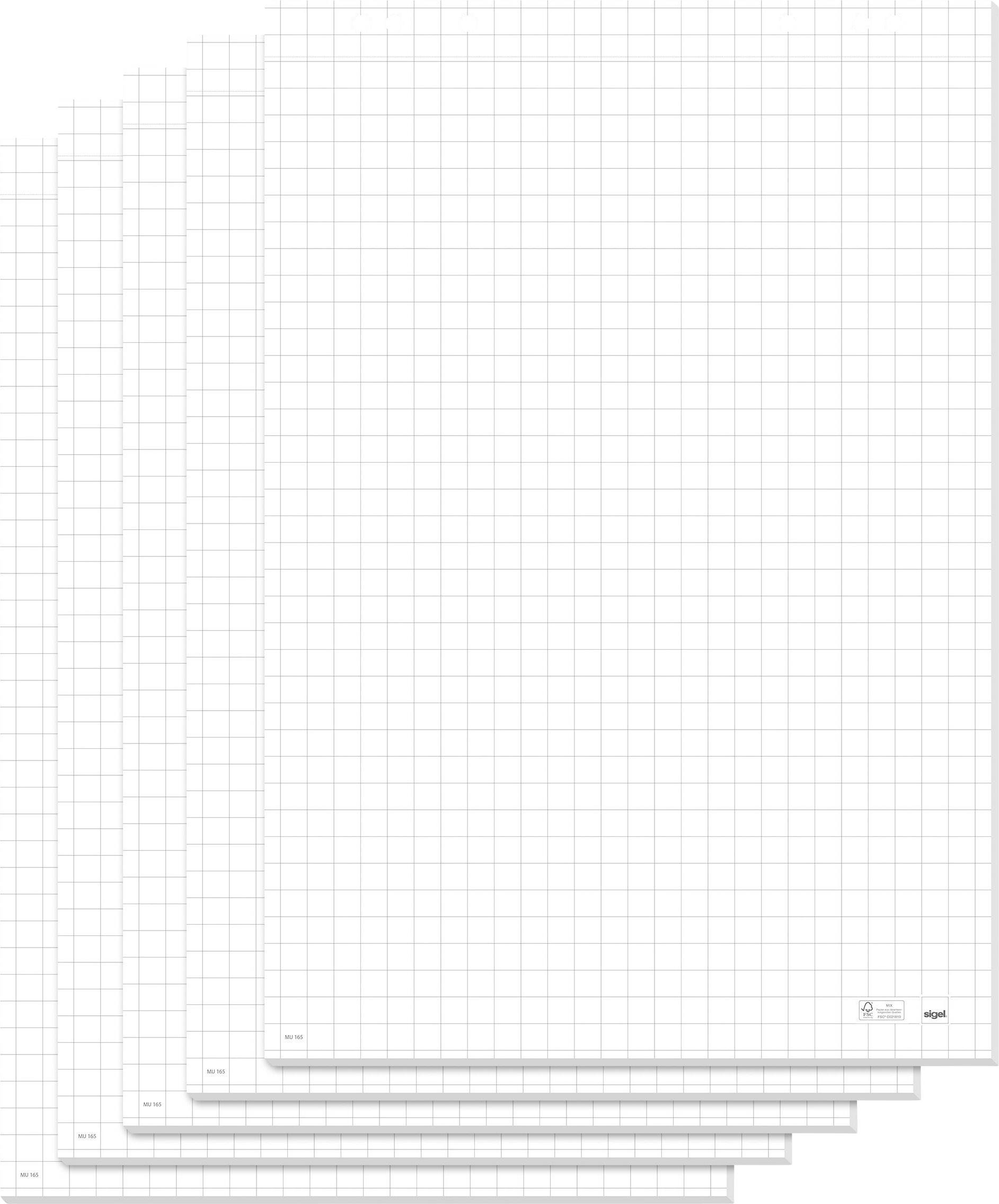 Verschillende vellen millimeterpapier liggen gestapeld. Elk vel toont een vierkant raster met fijne, grijze lijnen.