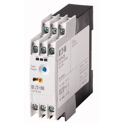 Een elektronisch apparaat met meerdere aansluitklemmen en een etiket met de opdruk 'Eaton EMT6-DB'. Het wordt gebruikt voor het besturen van elektrische systemen.