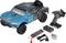 Groot blauw-zwart RC-automodel 'Rev Eraser' met afstandsbediening, accu, oplader en batterijen op witte achtergrond.