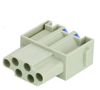 Een grijze elektrische steekeradapter met vijf gaten aan de voorkant.