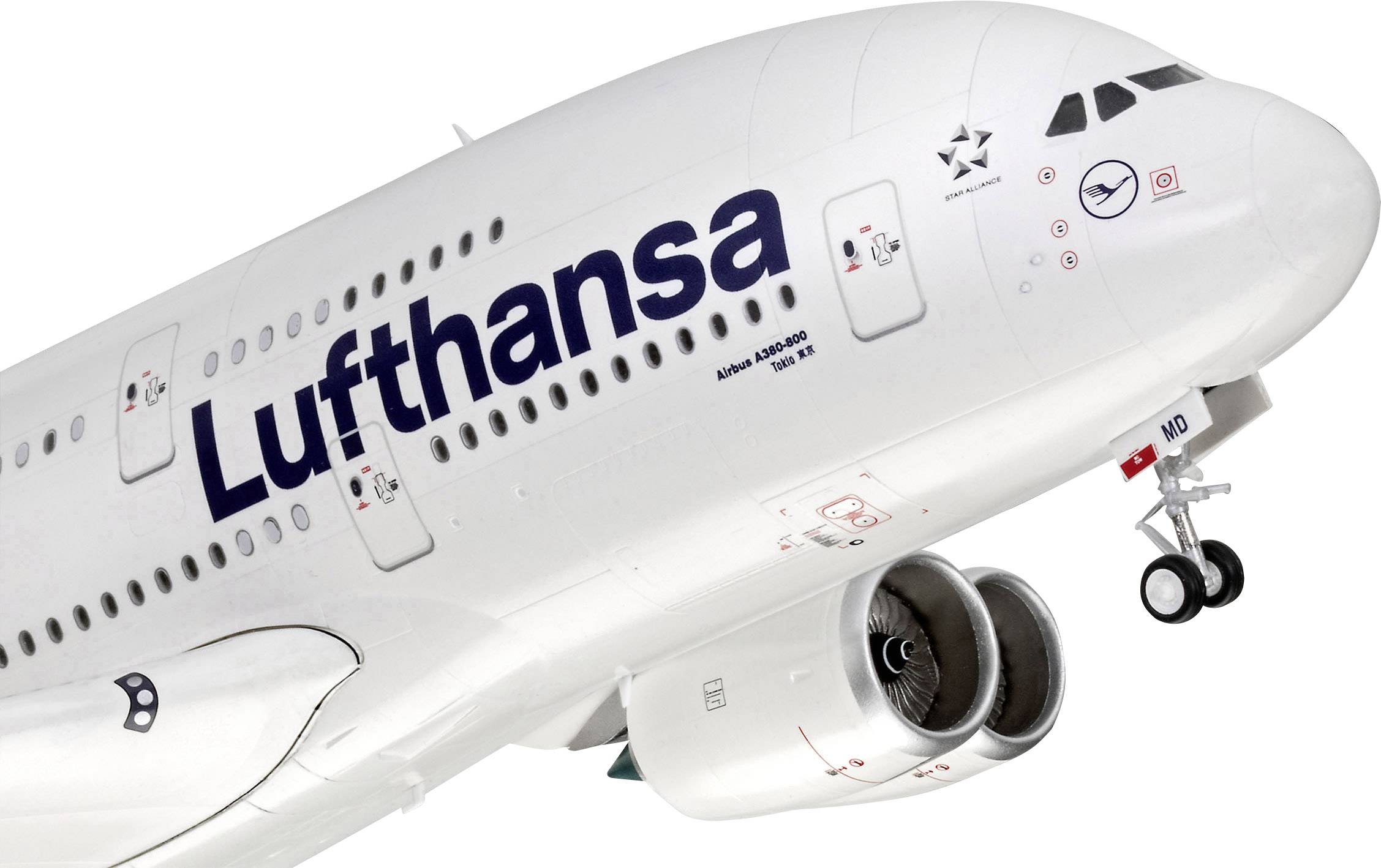 Een vliegtuig met een 'Lufthansa'-logo en twee zichtbare motoren aan de rechterkant.
