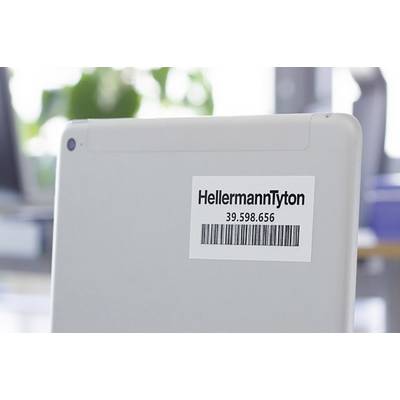 Een etiket op een tablet toont de tekst 'HellermannTyton' en een nummer '39.598.656' met een streepjescode eronder.