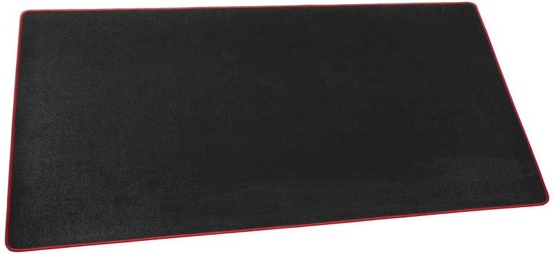 Zwart rechthoekig muismat met rode rand.