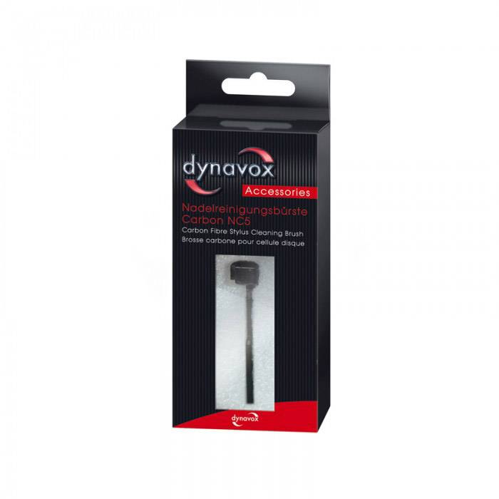 Zwarte reinigingsborstel voor platenspelernaald, verpakt in een zwarte doos met de opdruk 'dynavox Accessories'.