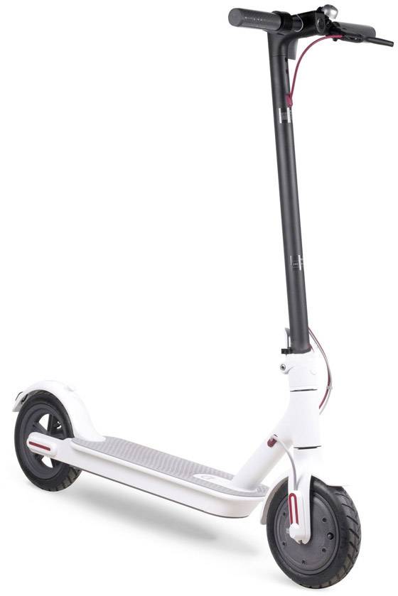 Een witte elektrische scooter met een zwarte stuur staat rechtop. Hij heeft twee wielen, een voetplank en een bevestiging voor de remkabels.