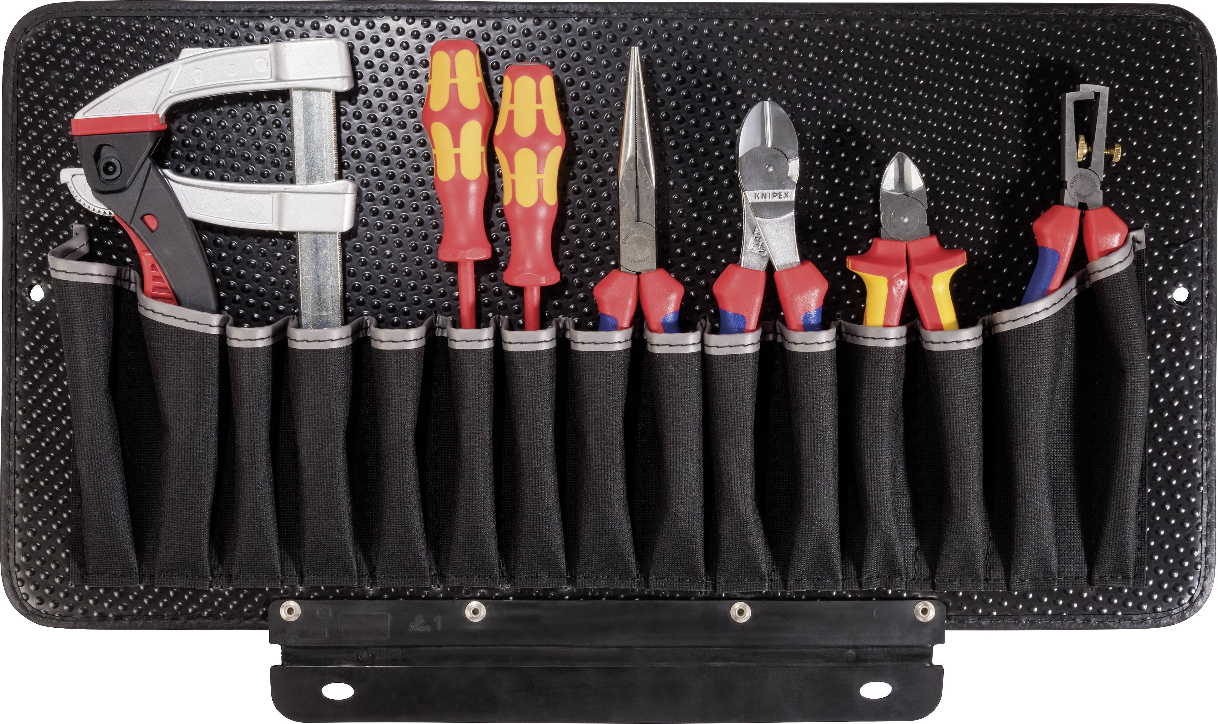 Gereedschapstafel met verschillende handgereedschappen: tang, schroevendraaier, stanleymes, zijkniptang en schroefklem, netjes opgeborgen in vakken.