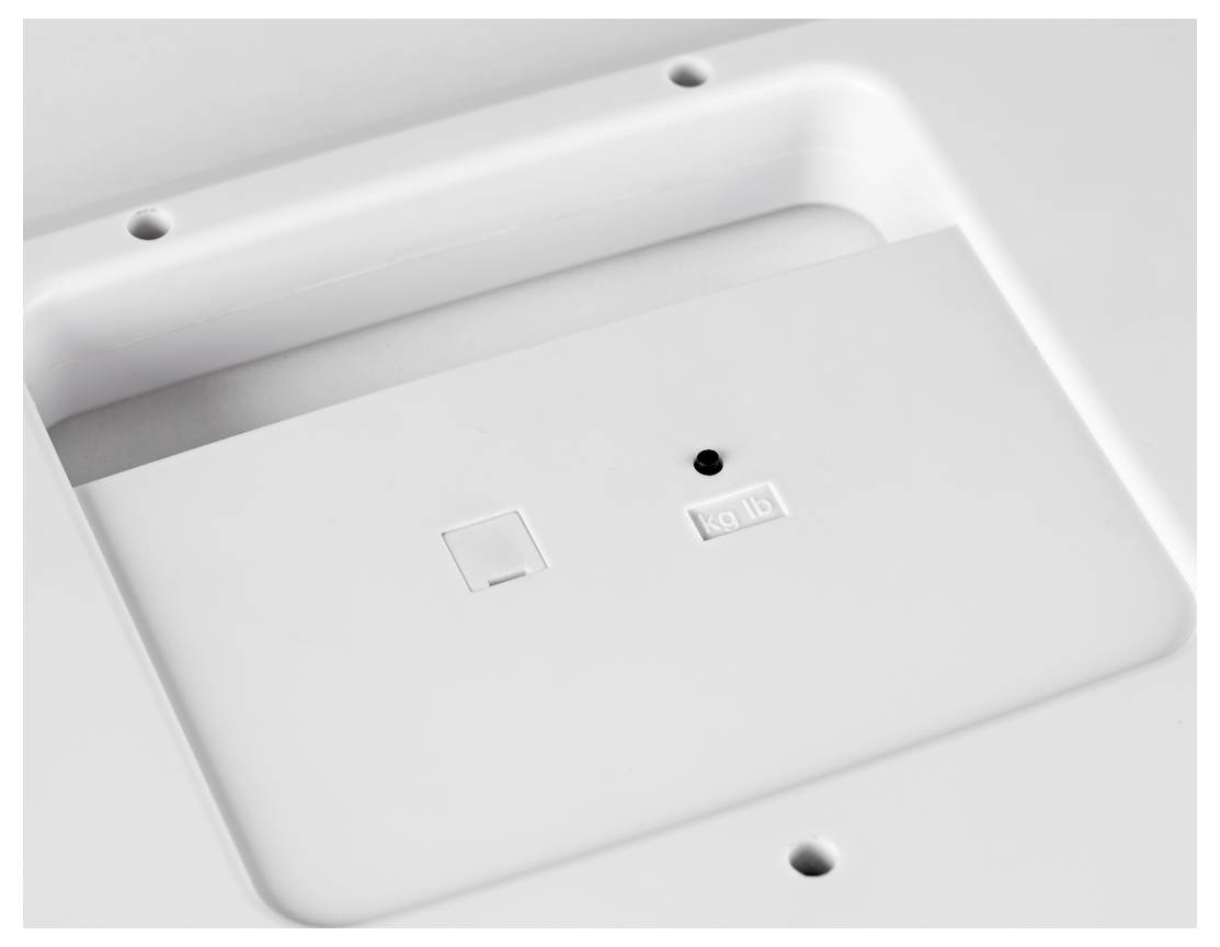 Elektronische weegschaal met schakelaar om te kiezen tussen 'kg' en 'lb'.