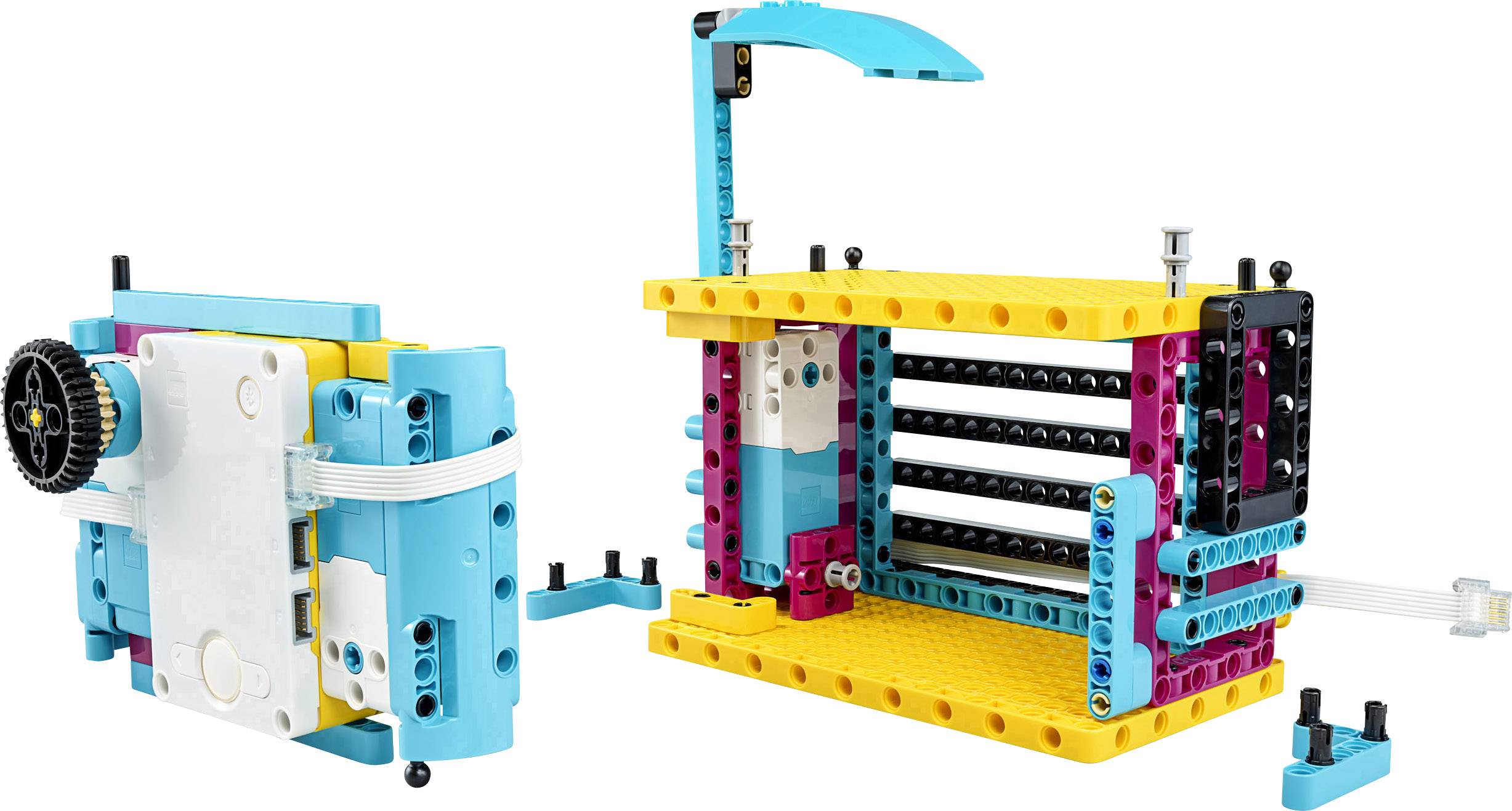 Kleurrijke Lego-machine met witte en zwarte tandwielen en hefbomen, toont mechanische onderdelen en functionaliteit.
