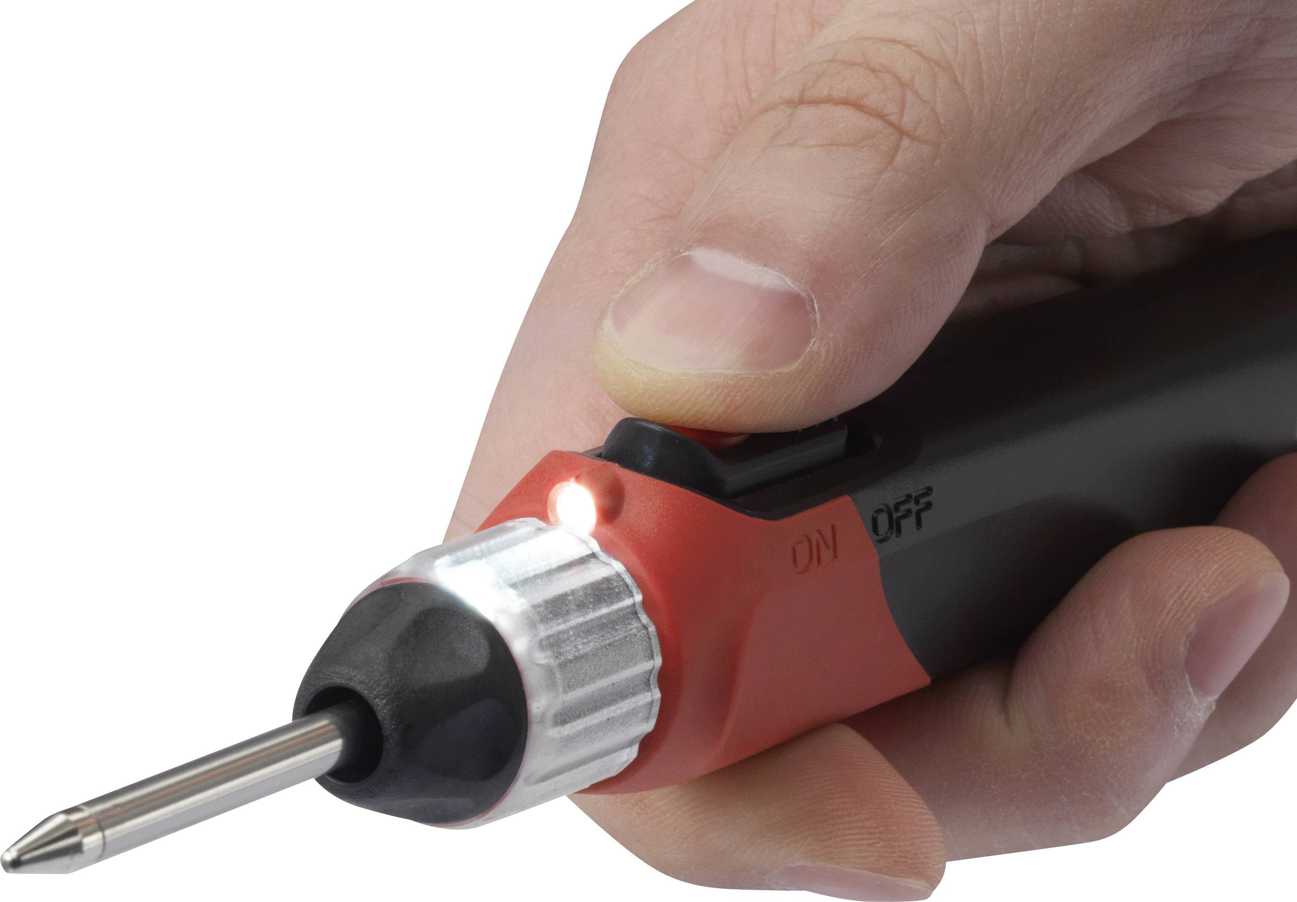 Een hand houdt een handige, rood-zwarte soldeerbout vast met een verlichtende LED-indicator en een schakelaar met 'AAN' en 'UIT'-markeringen.