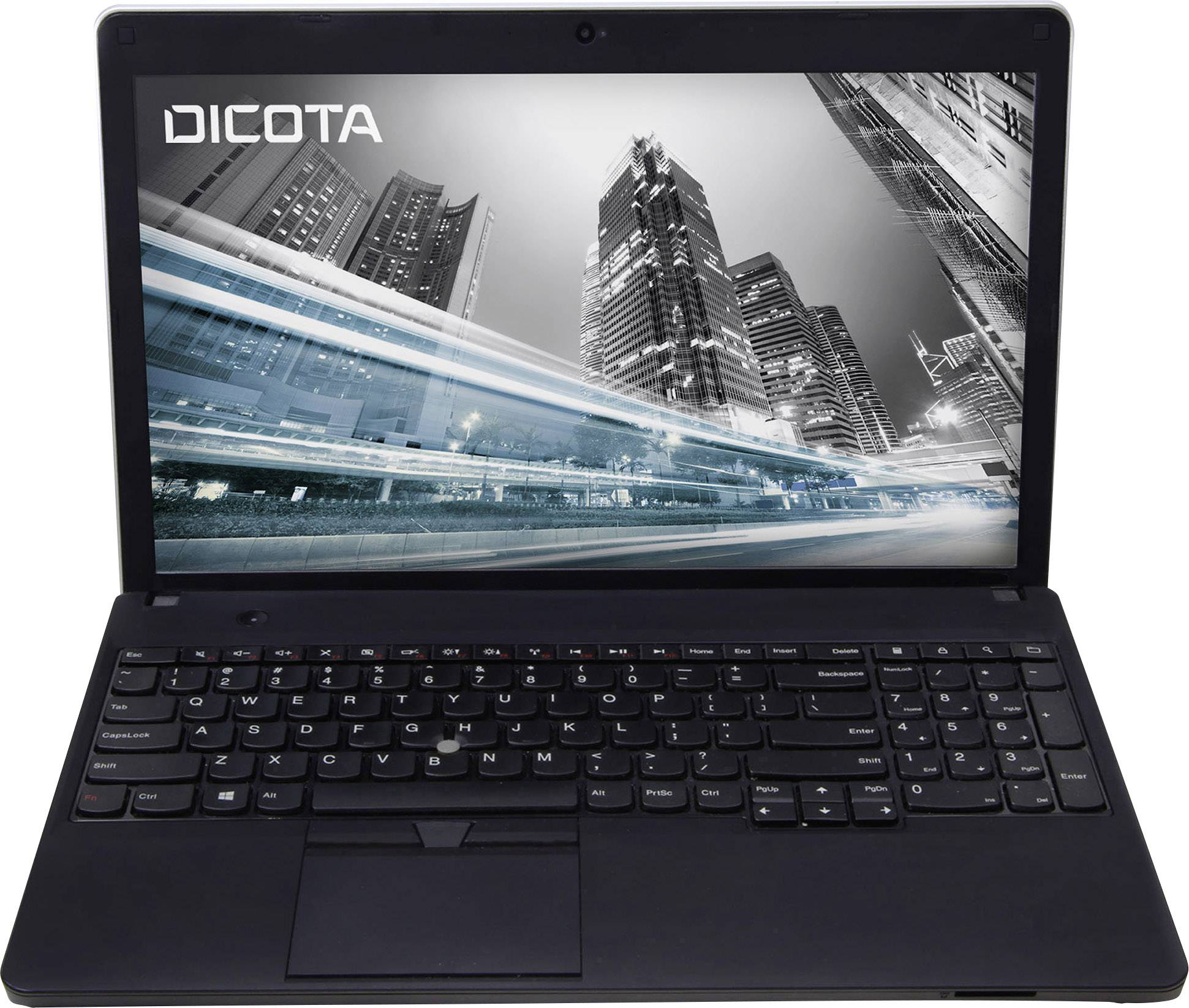 Een laptop met een open scherm toont een zwart-wit beeld van een stad met wolkenkrabbers en lichtsporen; merknaam 'DICOTA'.