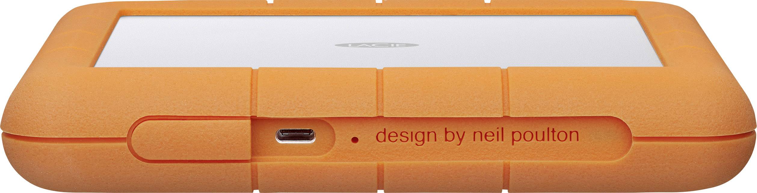 Een oranje, robuuste harde schijf met een USB-C-aansluiting, waarop staat 'design by neil poulton'.