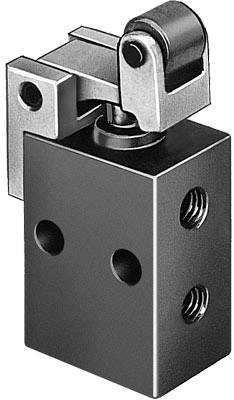 Zwart, rechthoekig metalen voorwerp met een scharnier bovenaan en drie schroefgaten aan de zijkant. Gebruikt voor bevestiging of verbinding.