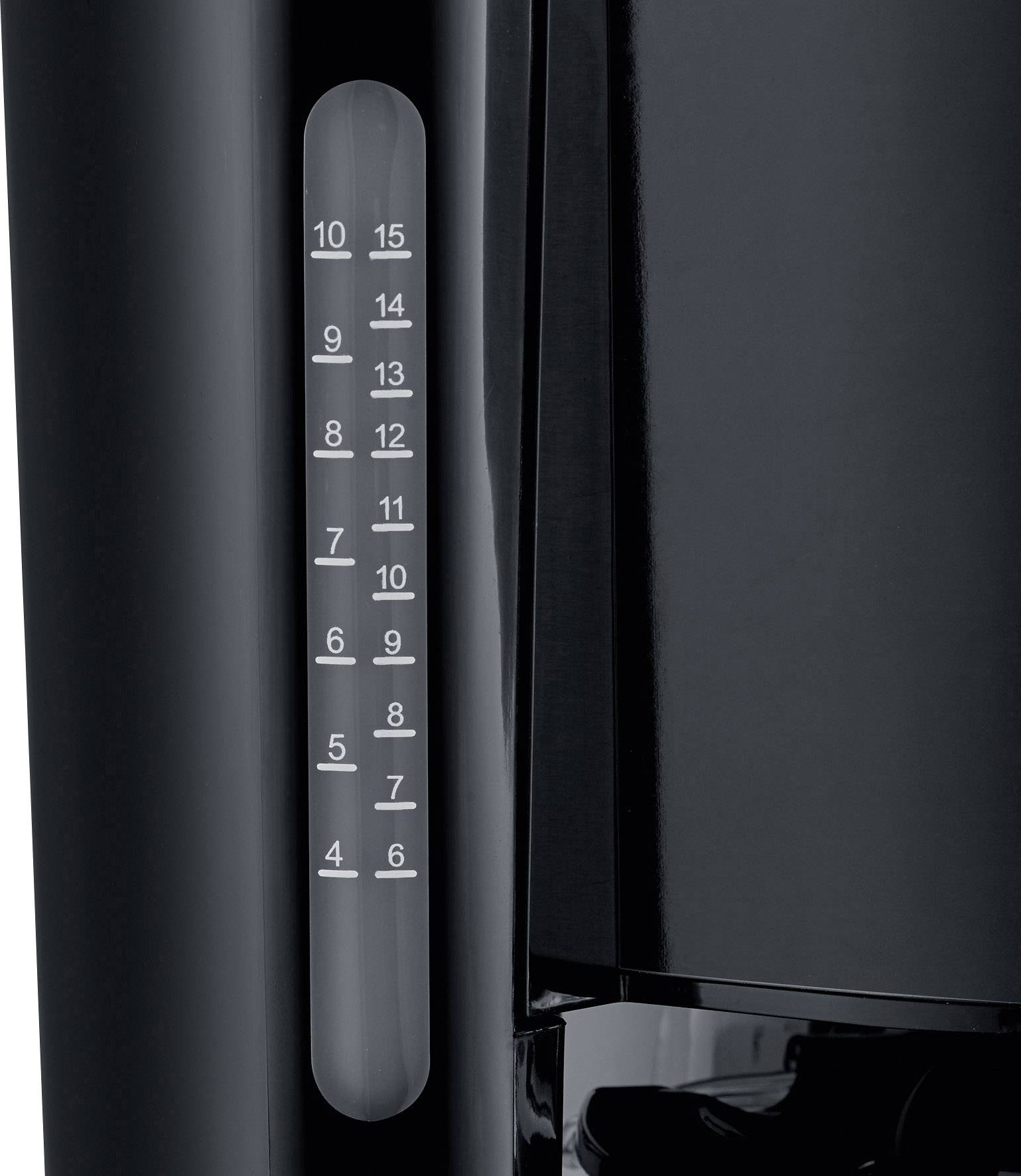 'Zwarte koffiemachine waterreservoir met waterniveauindicator. Markeringen zichtbaar van 4 tot 15 kopjes.'