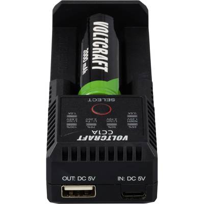 'Voltcraft C4' oplader met oplaadbare batterij. Toont aansluitingsmogelijkheden: OUT DC 5V, IN DC 5V. Batterij 'Voltcraft 2600 mAh' geplaatst.