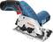 Bosch accucirkelzaag in blauw-zwart design met rode accenten. Compact en draagbaar, geschikt voor precisiewerk.