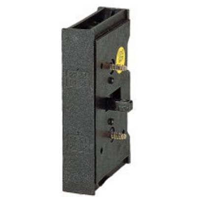 Metalen kast met een geel bord, staat open. Scharnieren en grendels zijn zichtbaar.