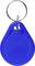 Blauwe RFID-sleutelhanger die aan een sleutelring hangt. Gebruikt voor contactloze identificatie of toegangscontrole.
