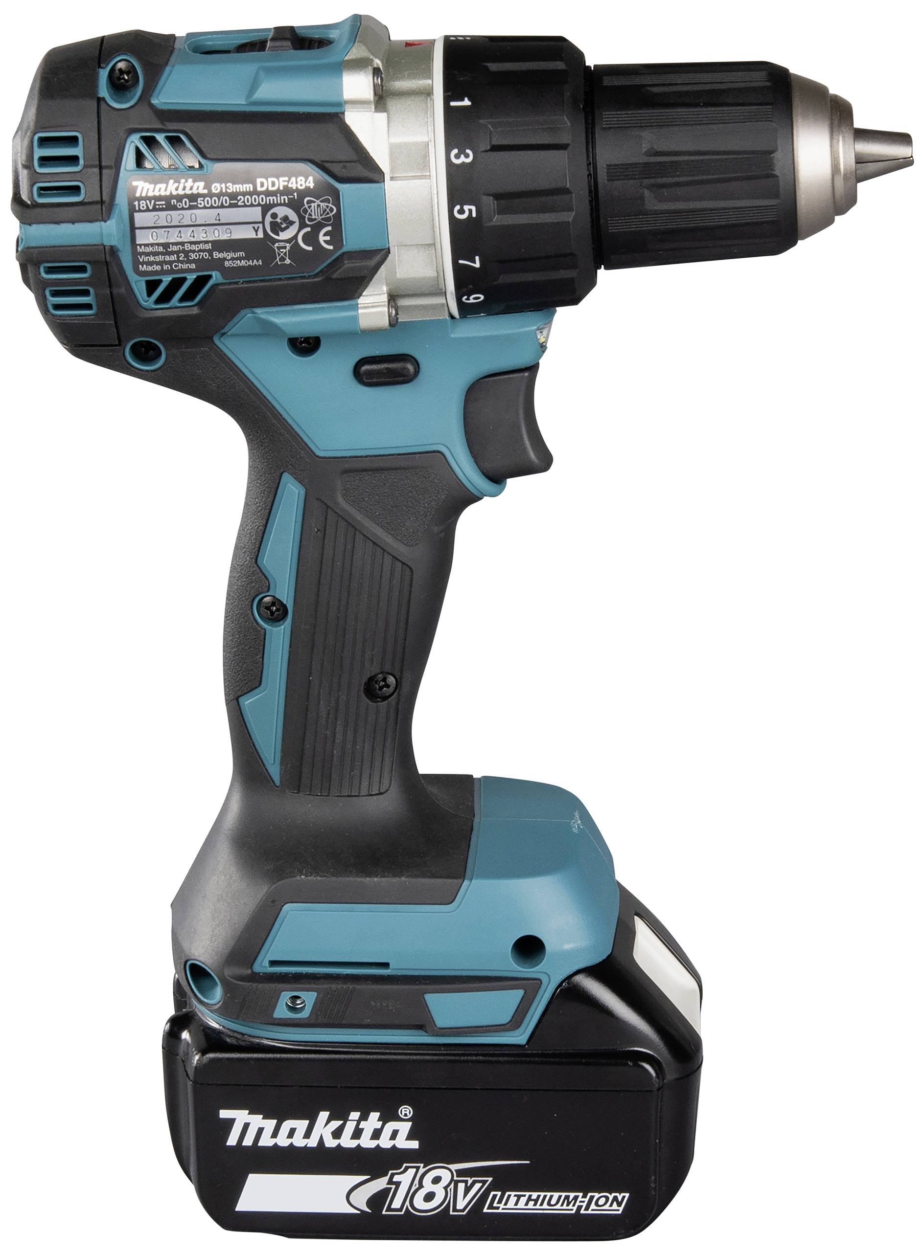 Een draadloze boormachine van Makita met een blauw en zwart behuizing, voorzien van een 18V lithium-ion accu.