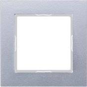 Een vierkadrig, zilverkleurig frame met een lege witte ruimte in het midden, waarschijnlijk een placeholder voor een afbeelding of object.
