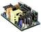 Een open computervoeding met zichtbare transformatoren, condensatoren en elektronische componenten op een printplaat.