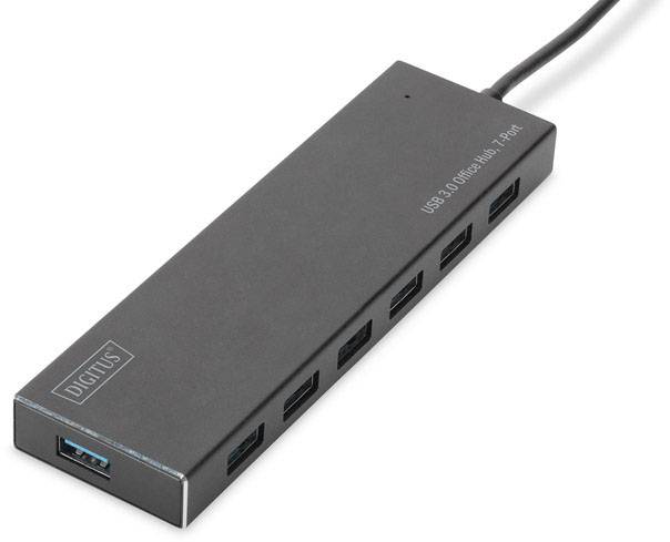 Zwarte USB-hub met zeven poorten en kabelaansluiting, geschikt voor het gelijktijdig aansluiten van meerdere USB-apparaten.
