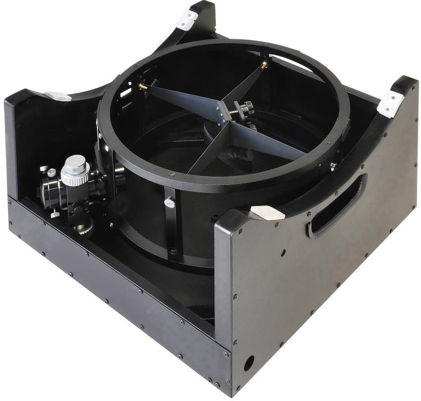 Een zwart technisch apparaat met een ronde container in het midden en meerdere metalen verbindingen.