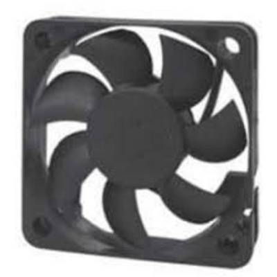 Een zwarte computerventilator met zeven rotorbladen voor een vierkant frame. Veelal gebruikt voor koeling in pc-behuizingen.