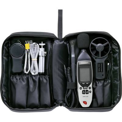 Een open zwart etui met een digitaal meetinstrument, een klein statief, kabels en toebehoren. Hoofdzakelijk voor omgevingsmetingen.