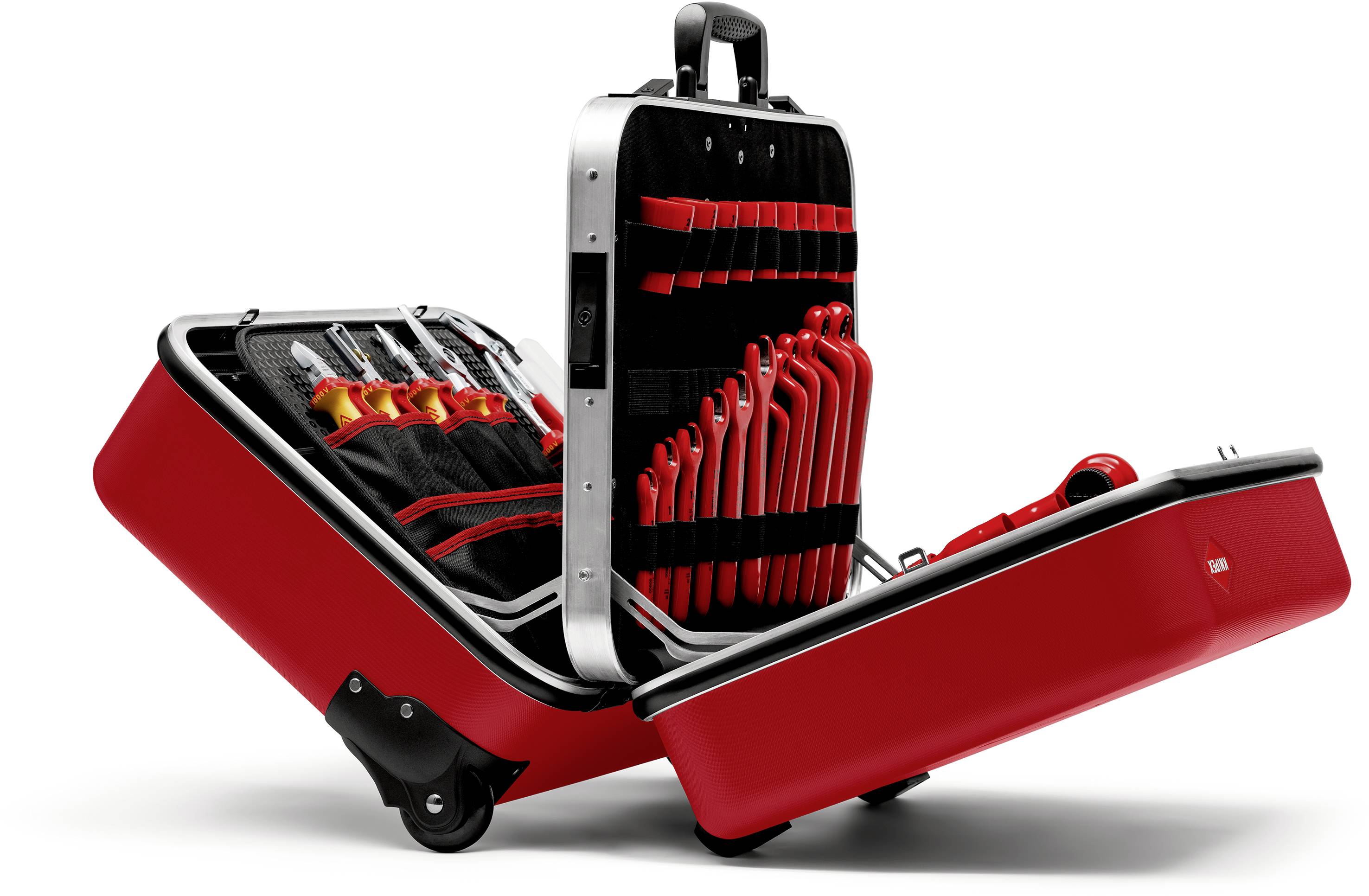 Een open rode gereedschapskoffer toont verschillende handige gereedschappen zoals schroevendraaiers en moersleutels in geordende houders.