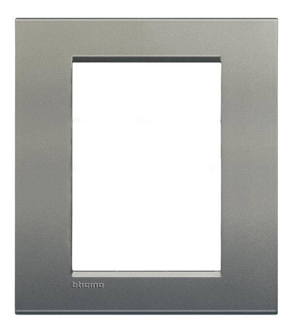 Grijze, rechthoekige lijst met een leeg binnengebied, waarschijnlijk bedoeld voor een foto of document. Merknaam 'bticino' linksonder.