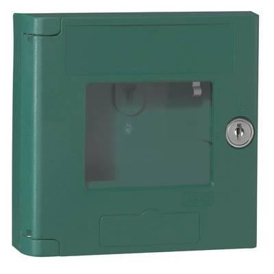 Groene noodkoffer met kijkvenster en slot, geschikt voor het opbergen van veiligheids- of reddingsmateriaal.