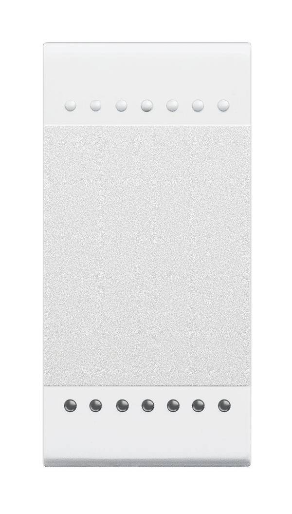 Witte rechthoekige afstandsbediening met zwarte en grijze knoppen in twee rijen.