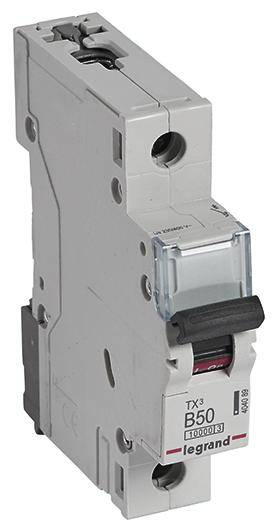 Een grijze aardlekautomaat van Legrand, type TX3, met een zwarte schakelaar en de opdruk 'B50', ten behoeve van elektrische veiligheid.