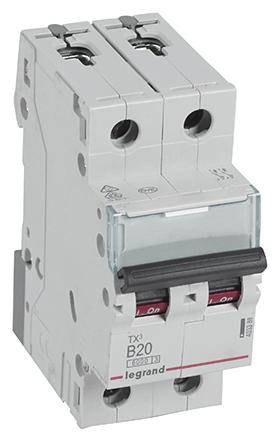 Een tweepolige installatieautomaat met opschrift 'B20' van Legrand. Hij dient ter bescherming van elektrische stroomkringen tegen overbelasting.