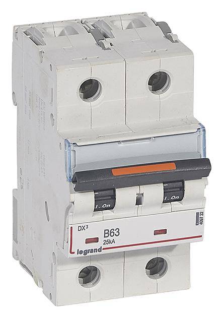 Een tweepolige installatieautomaat van het merk Legrand, model B63, 25kA, voor de beveiliging van elektrische stroomkringen.