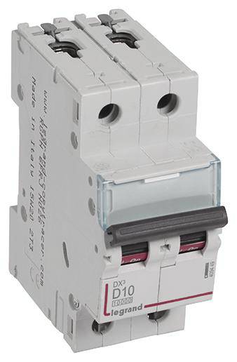 Een driepolige beschermingsschakelaar van het merk Legrand, model DX³ D10, voor gebruik in elektrische verdeelkasten.