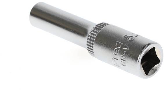 Een metalen dopsleutel close-up, cilindrische vorm, met gravure 'CR-V 5.5' voor maataanduiding. Voornamelijk gebruikt in gereedschapskisten.