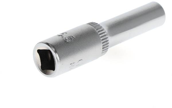 Een zilveren moer met gegolfde rand, geschikt voor een ratel of een gereedschap met een vierkante aansluiting.