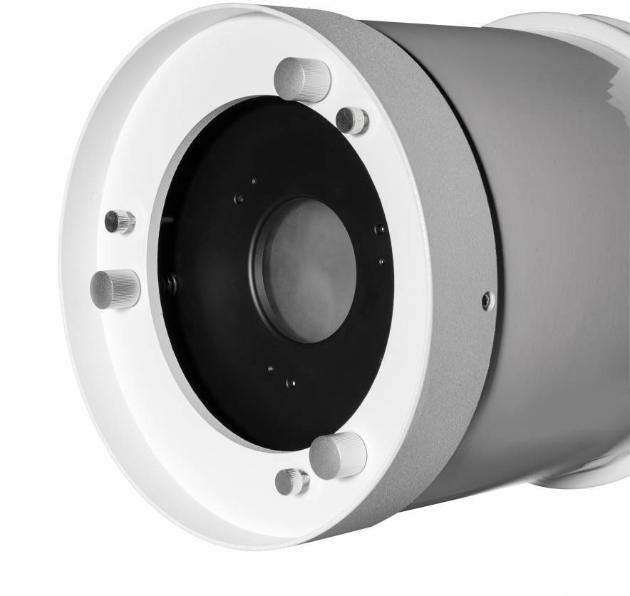 Grijze cilindrische voorwerp met een zwart, plat uiteinde en een metalen bout. Mogelijk een technisch apparaat.